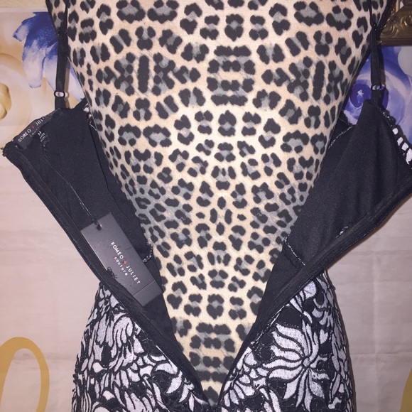 NWT Romeo + Juliet Couture cold shoulder dress - Picture 13 of 16